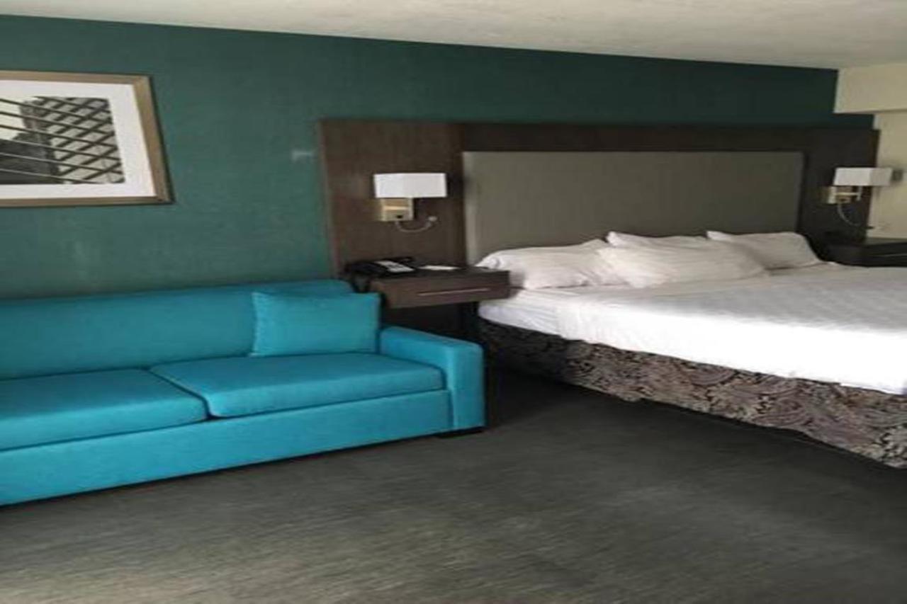Wingate By Wyndham Kansas 3*