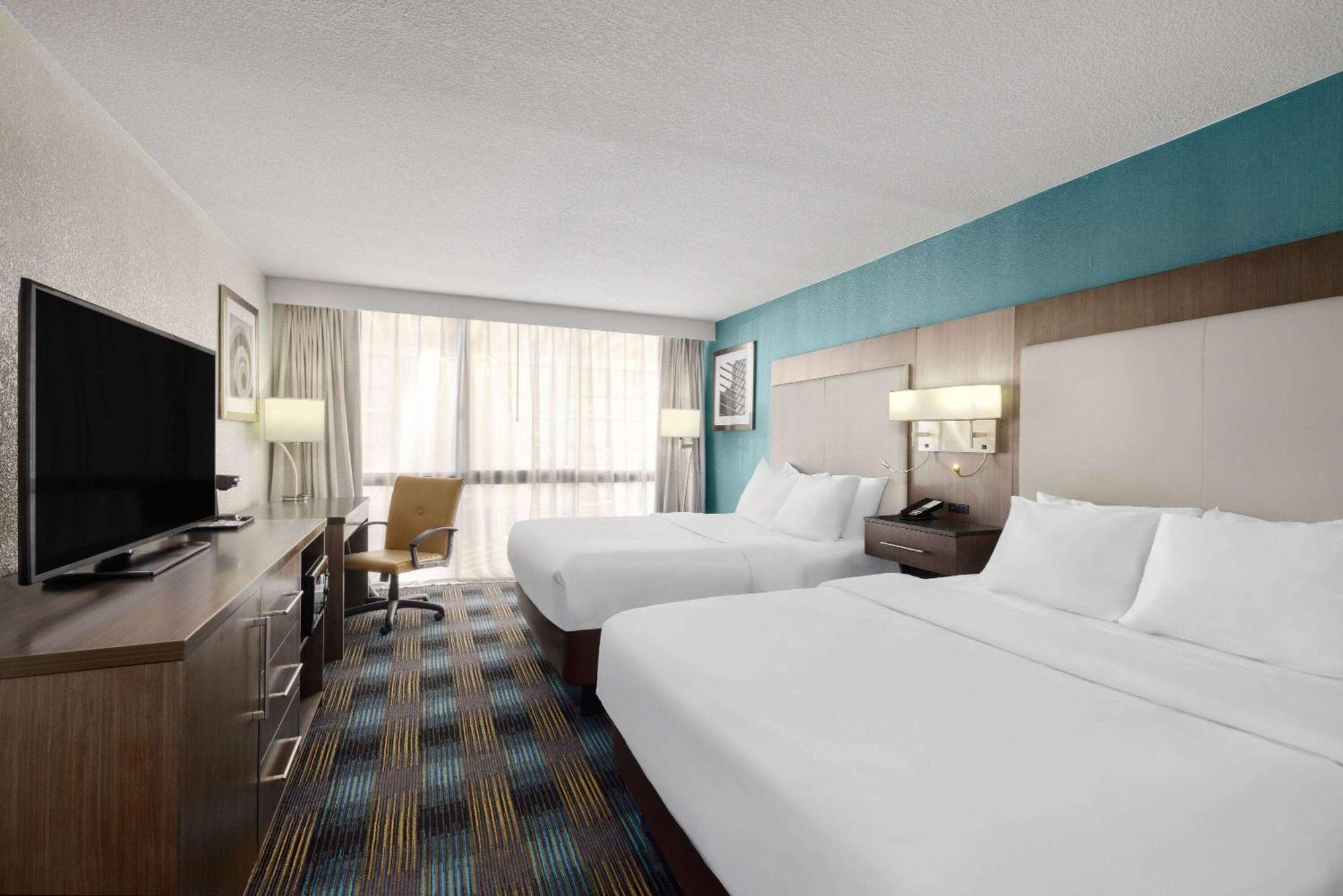 Wingate By Wyndham Kansas 3*