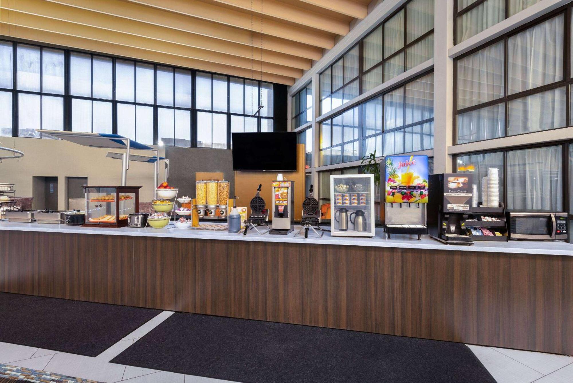 Wingate By Wyndham Kansas Hotel 3*