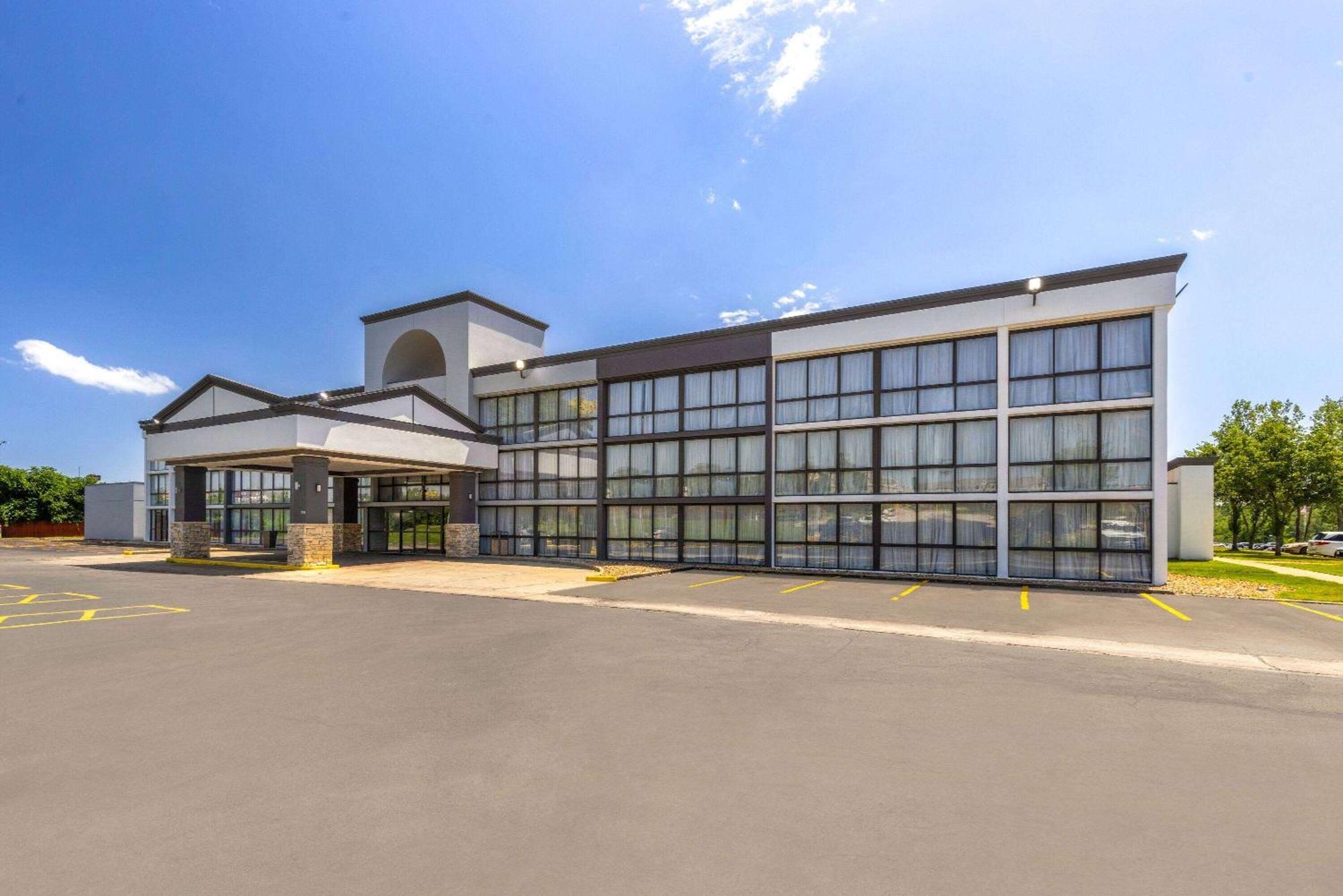 Wingate By Wyndham Kansas 3*