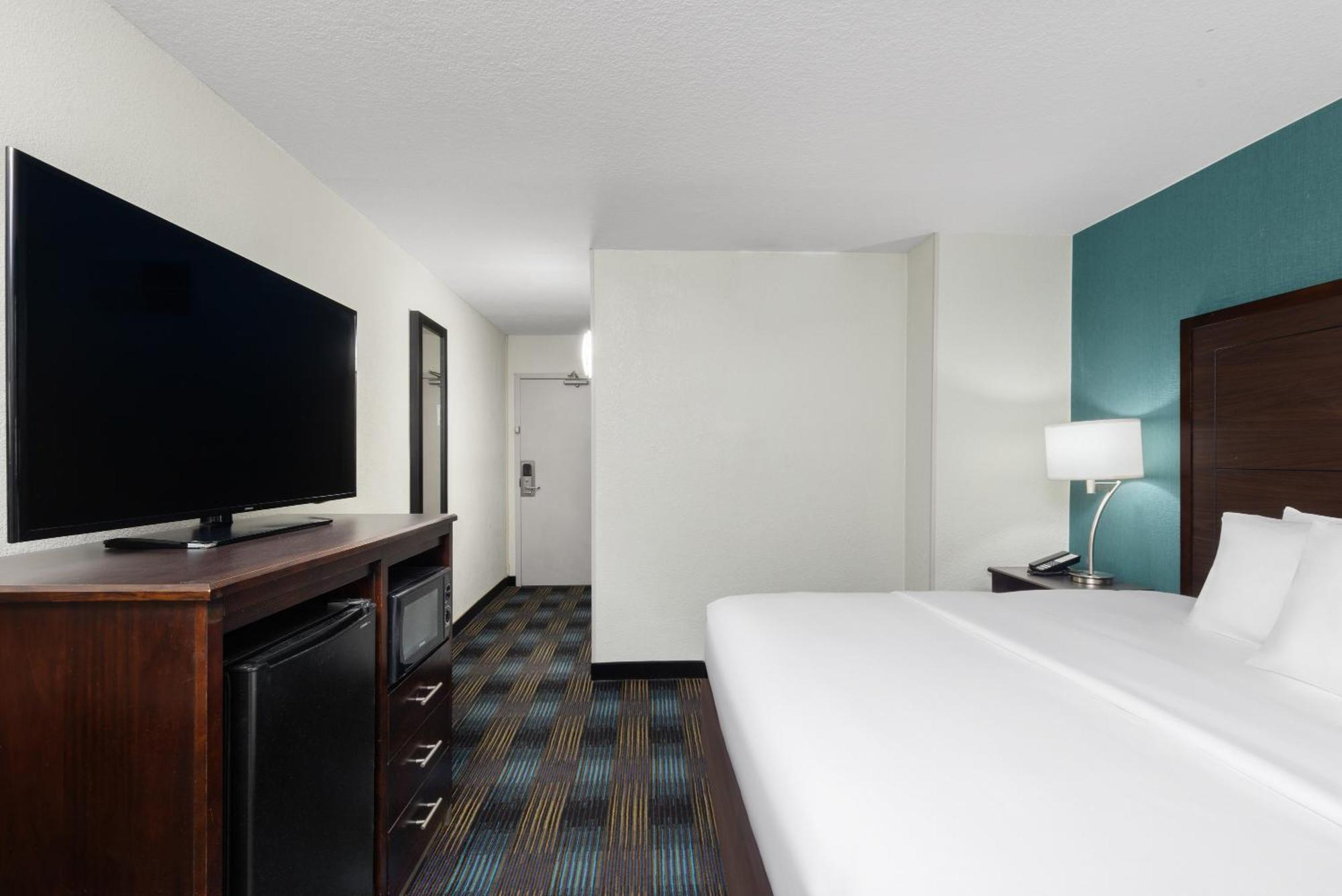 Wingate By Wyndham Kansas Hotel 3*